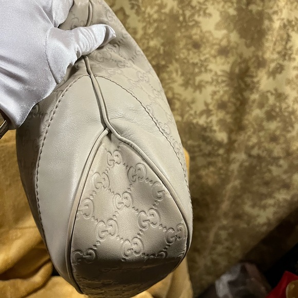 Authentic Gucci hobo bag in great condition. - Picture 6 of 11